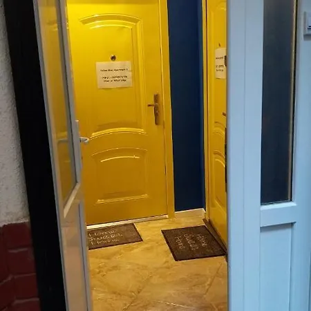 Yellow Blue شقة بودابست